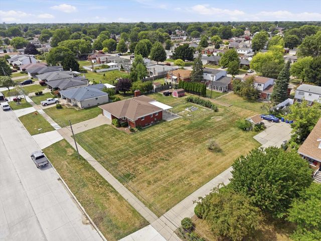 14597 Common Road, Warren, MI 48088
