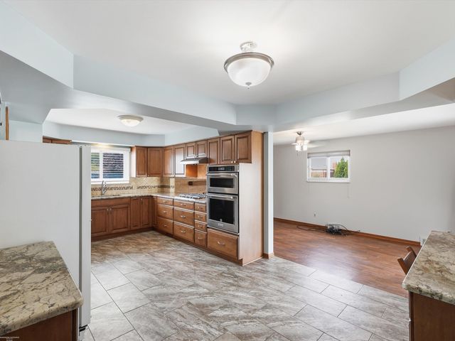 14597 Common Road, Warren, MI 48088