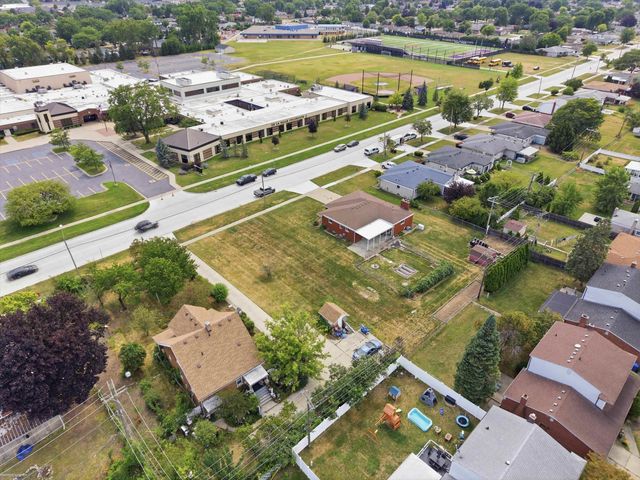 14597 Common Road, Warren, MI 48088