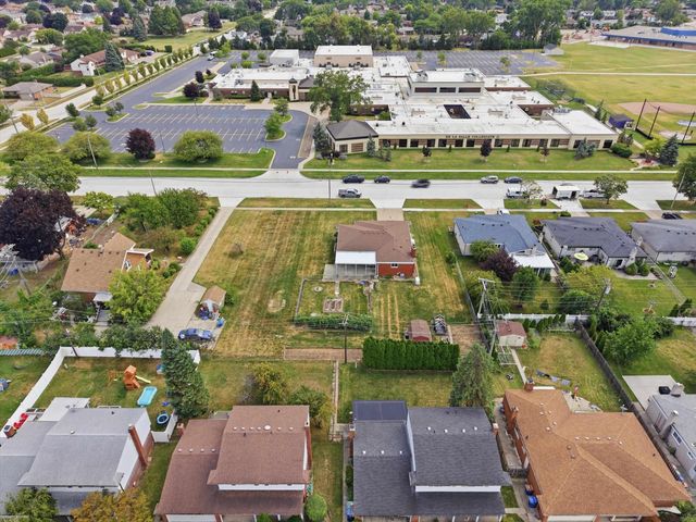 14597 Common Road, Warren, MI 48088