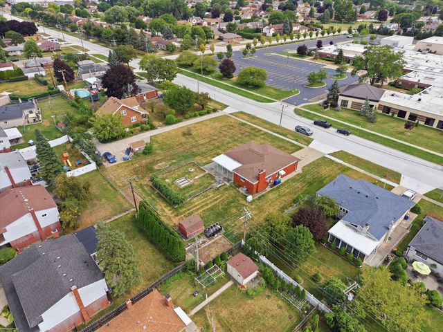 14597 Common Road, Warren, MI 48088