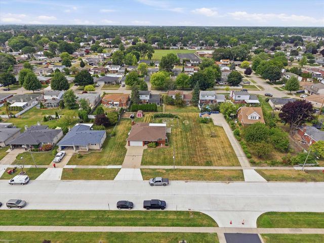 14597 Common Road, Warren, MI 48088