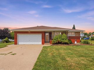 14597 Common Road, Warren, MI 48088