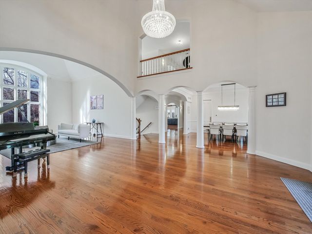 140 Braymore Court, Inverness, IL 60010