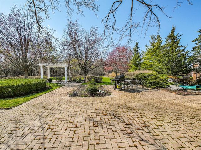 140 Braymore Court, Inverness, IL 60010