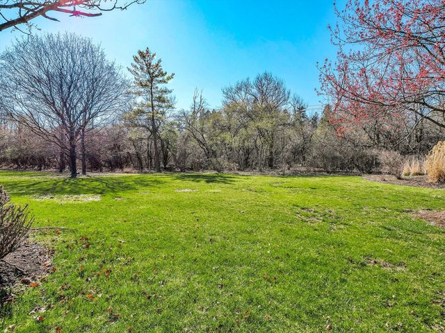 140 Braymore Court, Inverness, IL 60010