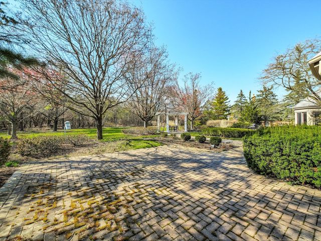 140 Braymore Court, Inverness, IL 60010