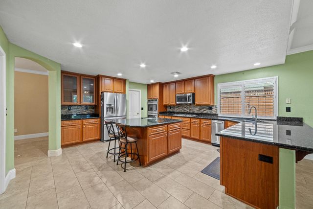 631 Rogers Cir, Folsom, CA 95630