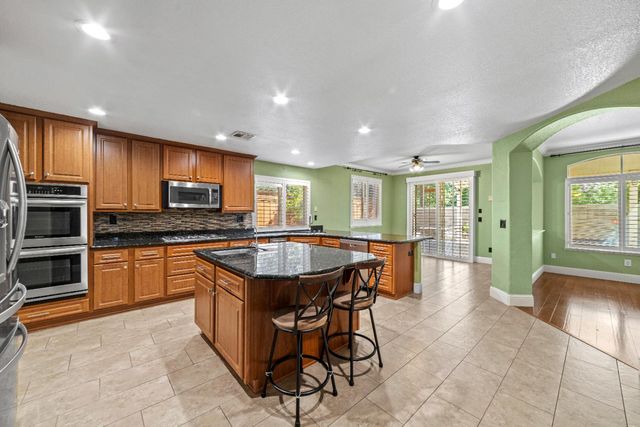 631 Rogers Cir, Folsom, CA 95630