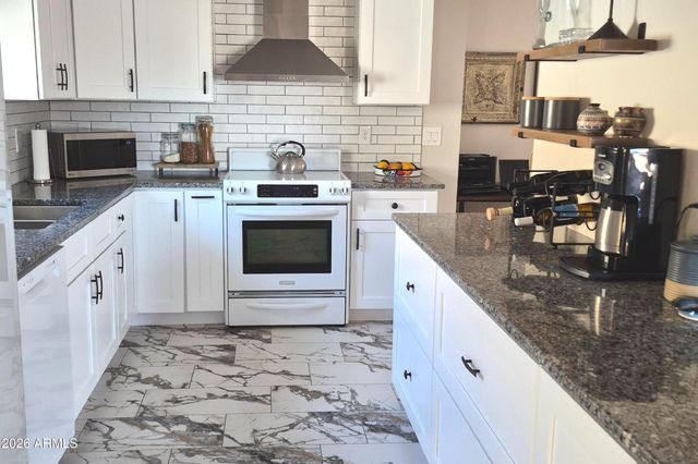 10602 E ELMHURST Drive, Sun Lakes, AZ 85248