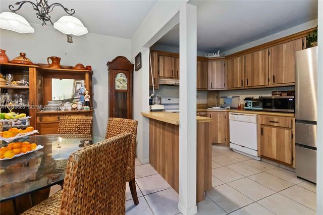 3528 La Mar Ct D-1, Green Acres, FL 33463