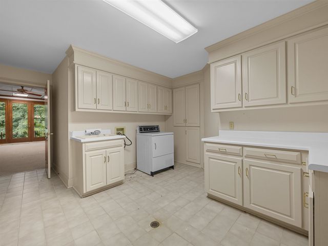 365 Twin Oaks Drive, County, SC 29306