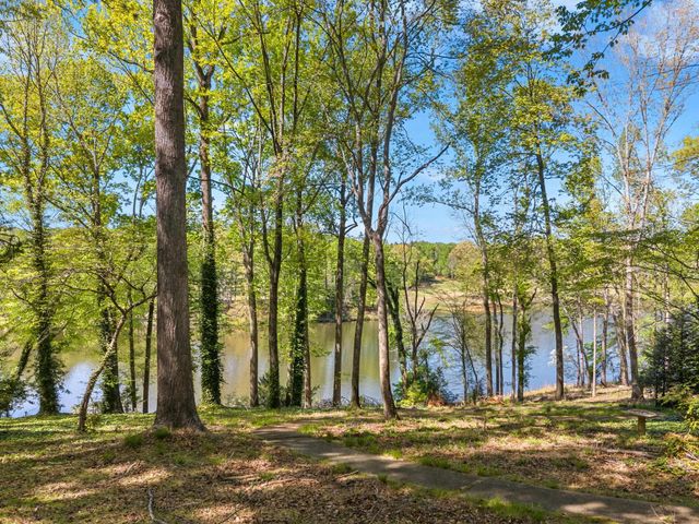 365 Twin Oaks Drive, County, SC 29306