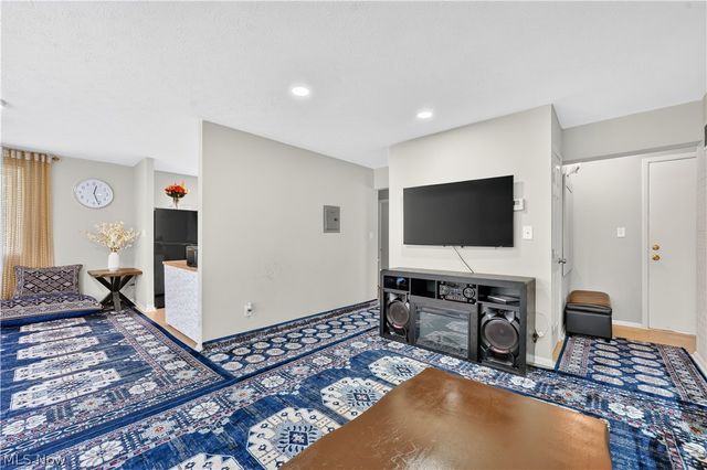 10402 N Church Drive 405, Parma Heights, OH 44130