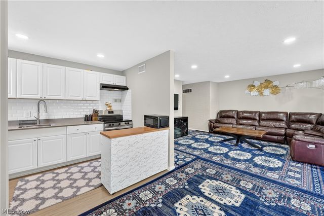 10402 N Church Drive 405, Parma Heights, OH 44130