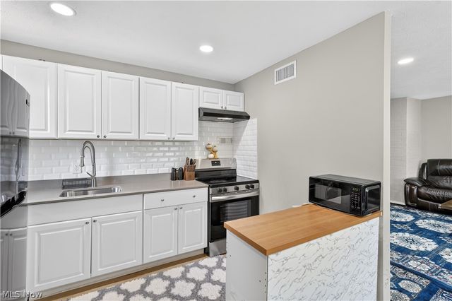 10402 N Church Drive 405, Parma Heights, OH 44130