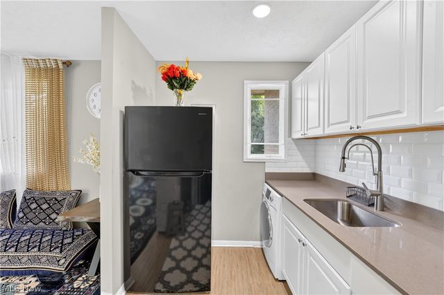 10402 N Church Drive 405, Parma Heights, OH 44130