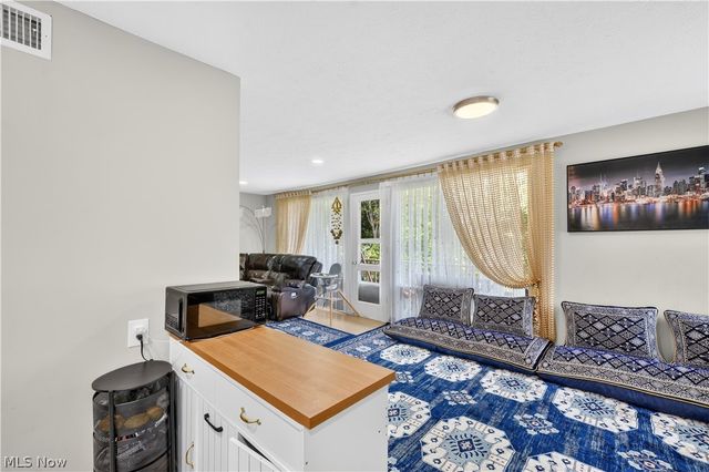 10402 N Church Drive 405, Parma Heights, OH 44130