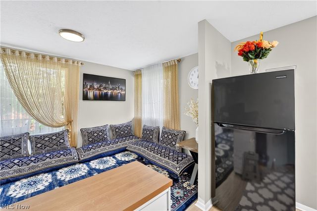 10402 N Church Drive 405, Parma Heights, OH 44130