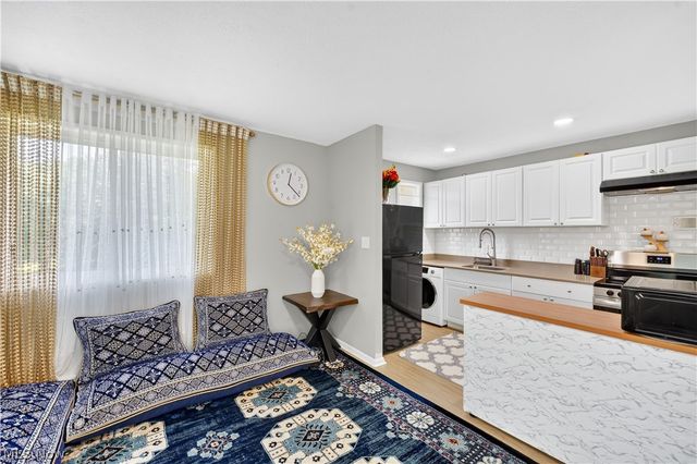 10402 N Church Drive 405, Parma Heights, OH 44130