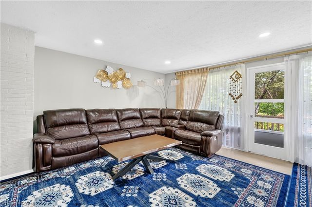 10402 N Church Drive 405, Parma Heights, OH 44130