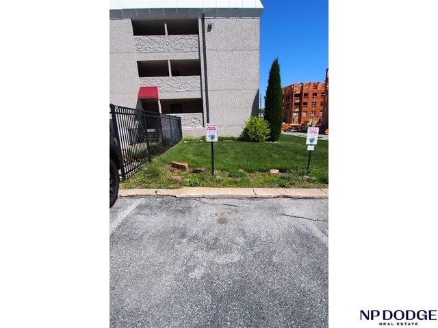 120 S 38 Avenue APT 15, Omaha, NE 68131