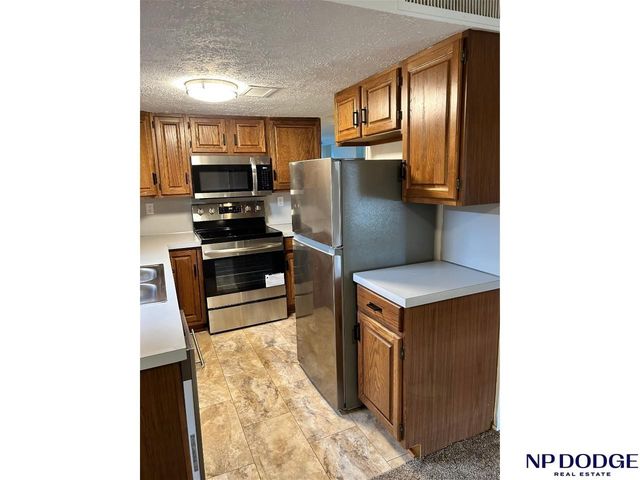 120 S 38 Avenue APT 15, Omaha, NE 68131