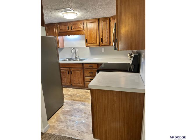 120 S 38 Avenue APT 15, Omaha, NE 68131