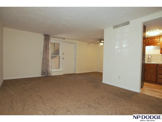 120 S 38 Avenue APT 15, Omaha, NE 68131