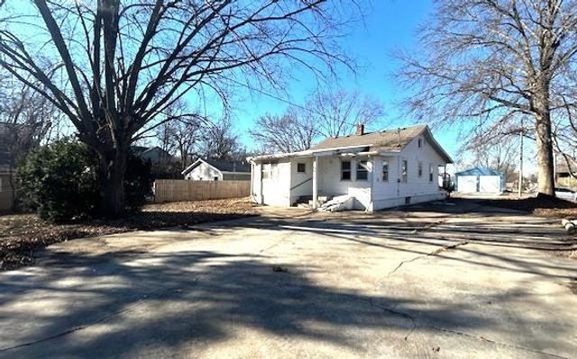 1113 S 23rd Street, St Joseph, MO 64507