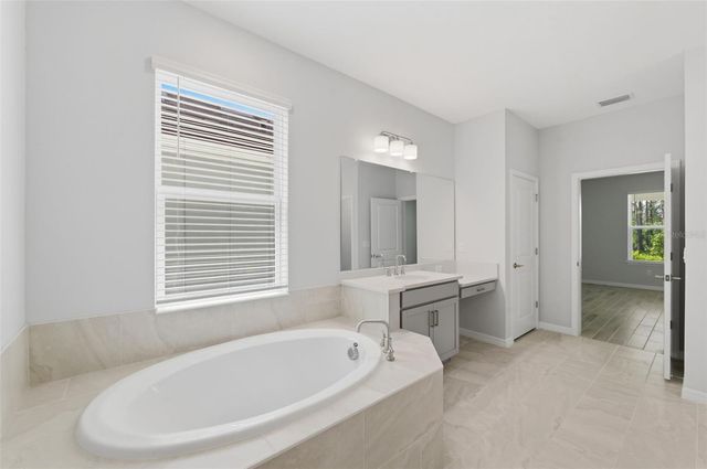 1645 TRAILHEAD LANE, Zephyrhills, FL 33541