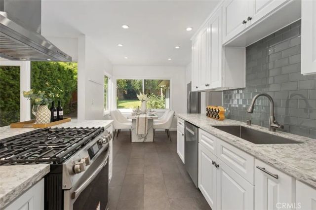 589 Buena Loma Street, Altadena, CA 91001