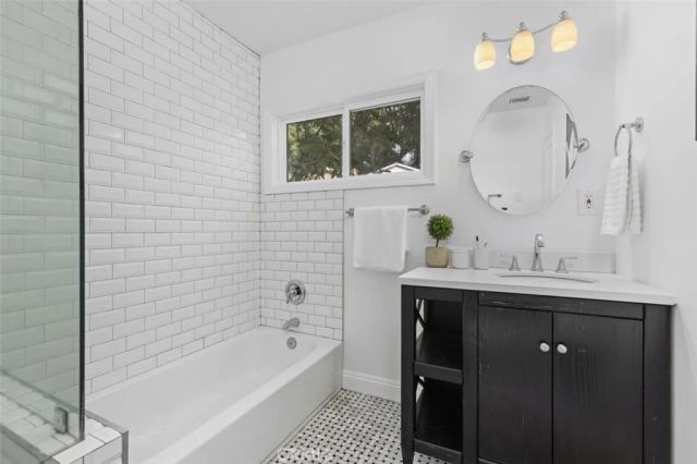 589 Buena Loma Street, Altadena, CA 91001