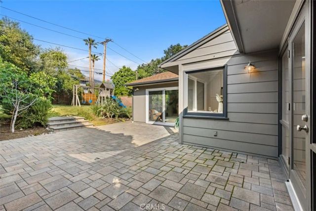 589 Buena Loma Street, Altadena, CA 91001