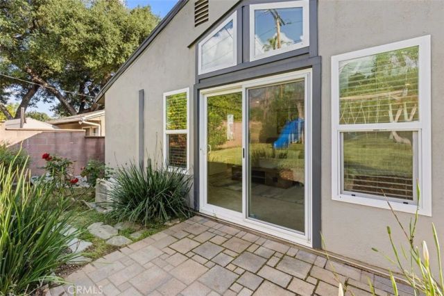 589 Buena Loma Street, Altadena, CA 91001