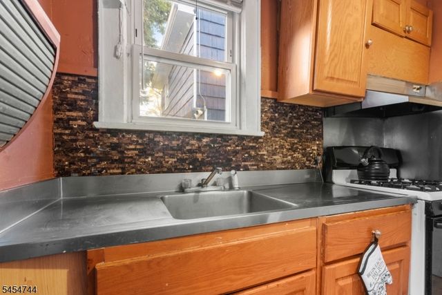 489 N Clinton St, East Orange City, NJ 07017