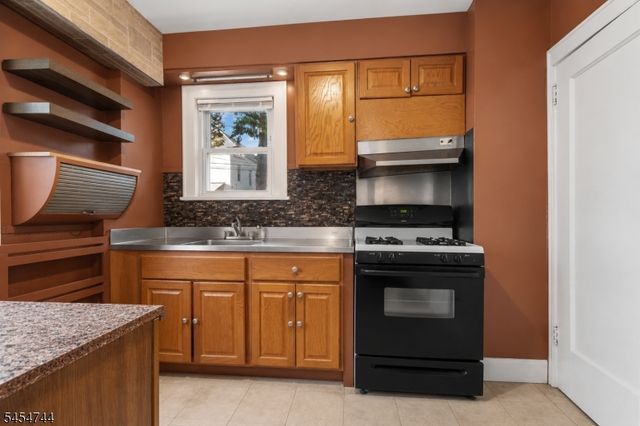 489 N Clinton St, East Orange City, NJ 07017