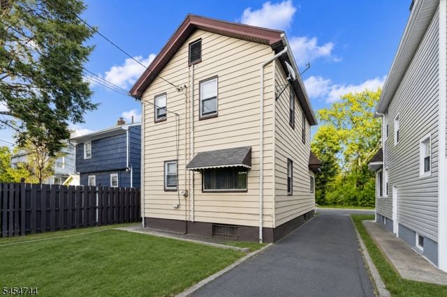 489 N Clinton St, East Orange City, NJ 07017