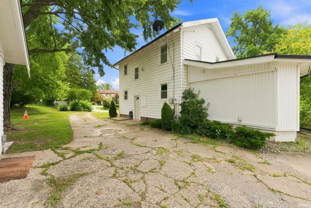 3011 Getz Rd, Fort Wayne, IN 46804