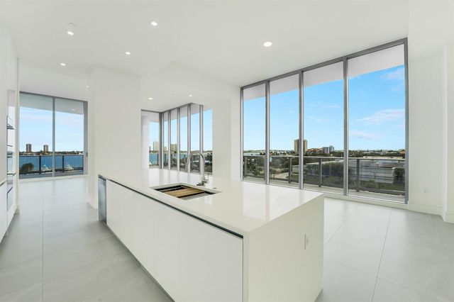 220 Lake Shore Drive 612, Lake Park, FL 33403