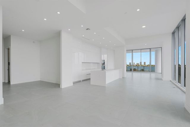 220 Lake Shore Drive 612, Lake Park, FL 33403