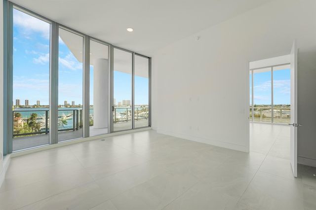 220 Lake Shore Drive 612, Lake Park, FL 33403