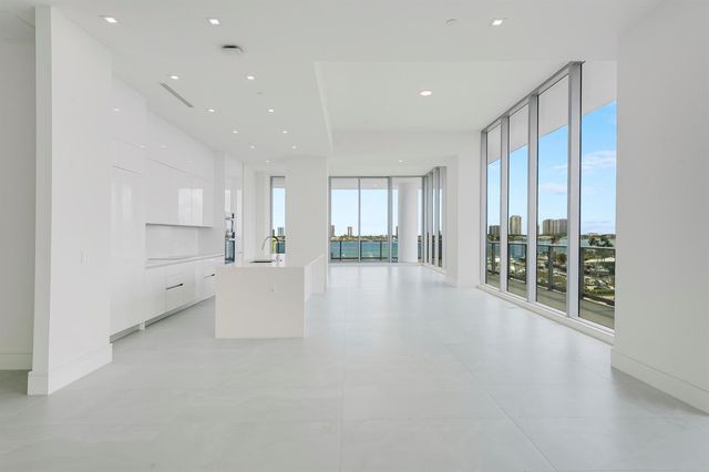 220 Lake Shore Drive 612, Lake Park, FL 33403
