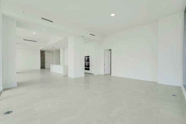 220 Lake Shore Drive 612, Lake Park, FL 33403