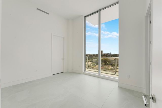 220 Lake Shore Drive 612, Lake Park, FL 33403