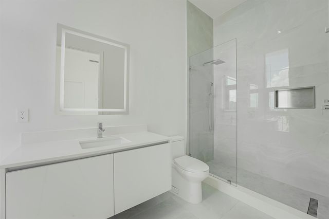 220 Lake Shore Drive 612, Lake Park, FL 33403
