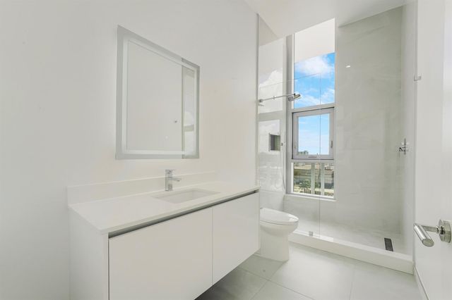 220 Lake Shore Drive 612, Lake Park, FL 33403