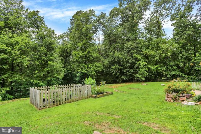 4365 N TWIN VALLEY RD, Morgantown, PA 19543