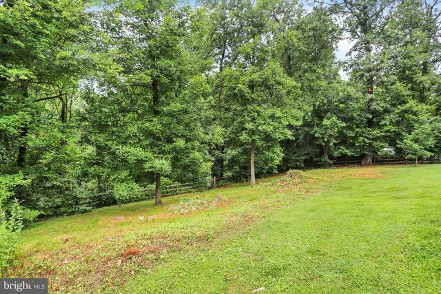 4365 N TWIN VALLEY RD, Morgantown, PA 19543