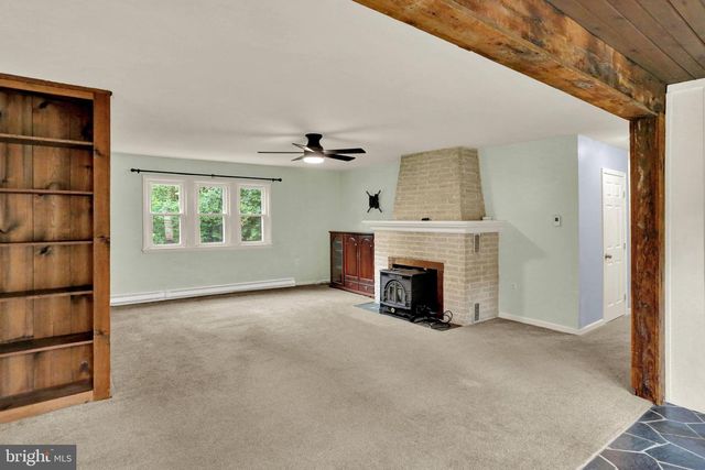 4365 N TWIN VALLEY RD, Morgantown, PA 19543